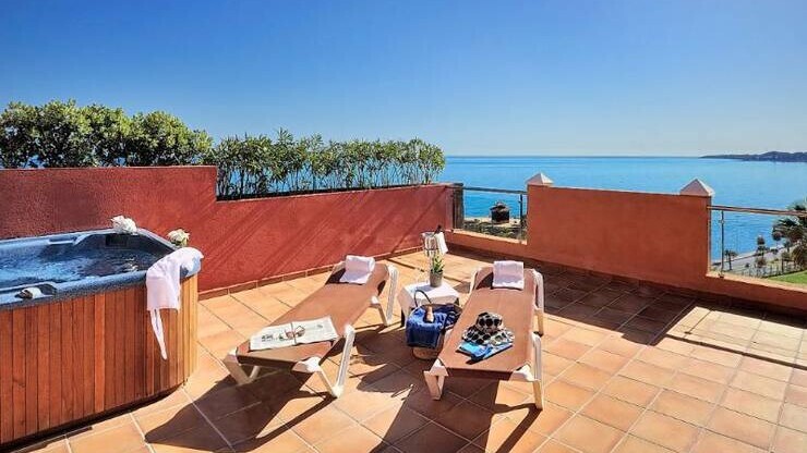 Holiday World Polynesia Hotel